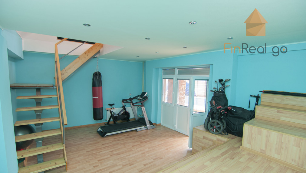 Predaj 7-izb. dom s bazénom na pozemku 561m2, Malé Leváre