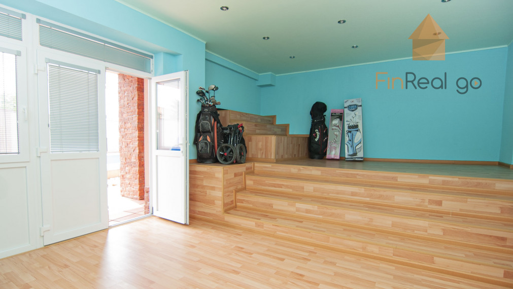 Predaj 7-izb. dom s bazénom na pozemku 561m2, Malé Leváre