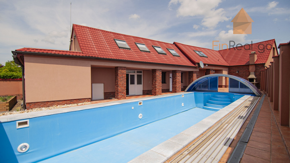 Predaj 7-izb. dom s bazénom na pozemku 561m2, Malé Leváre