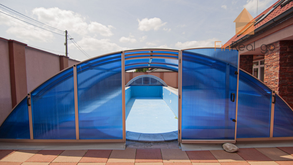 Predaj 7-izb. dom s bazénom na pozemku 561m2, Malé Leváre