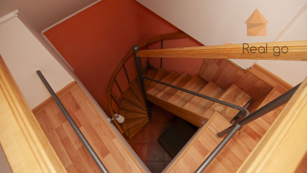 Predaj 7-izb. dom s bazénom na pozemku 561m2, Malé Leváre