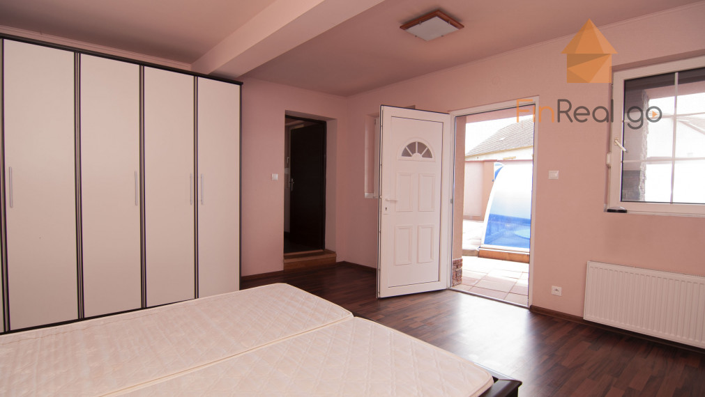 Predaj 7-izb. dom s bazénom na pozemku 561m2, Malé Leváre