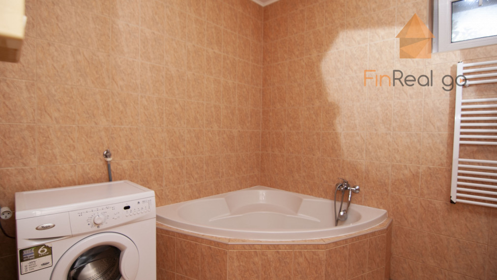 Predaj 7-izb. dom s bazénom na pozemku 561m2, Malé Leváre