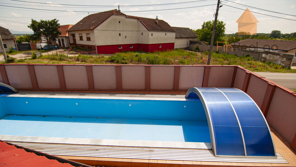 Predaj 7-izb. dom s bazénom na pozemku 561m2, Malé Leváre