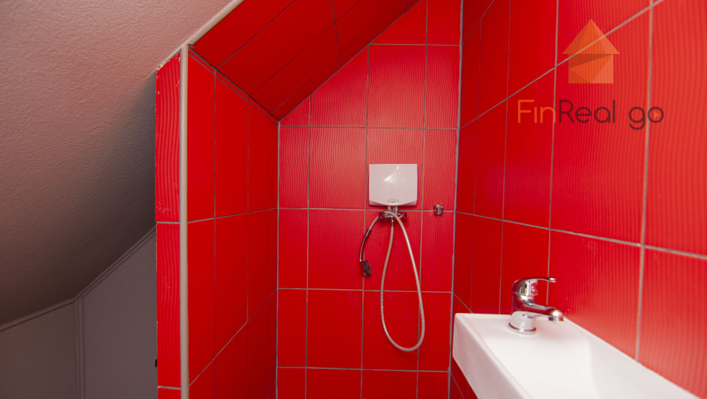 Predaj 7-izb. dom s bazénom na pozemku 561m2, Malé Leváre