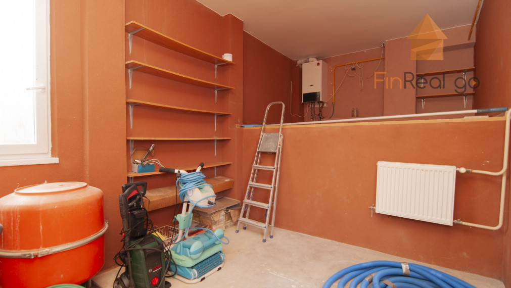 Predaj 7-izb. dom s bazénom na pozemku 561m2, Malé Leváre