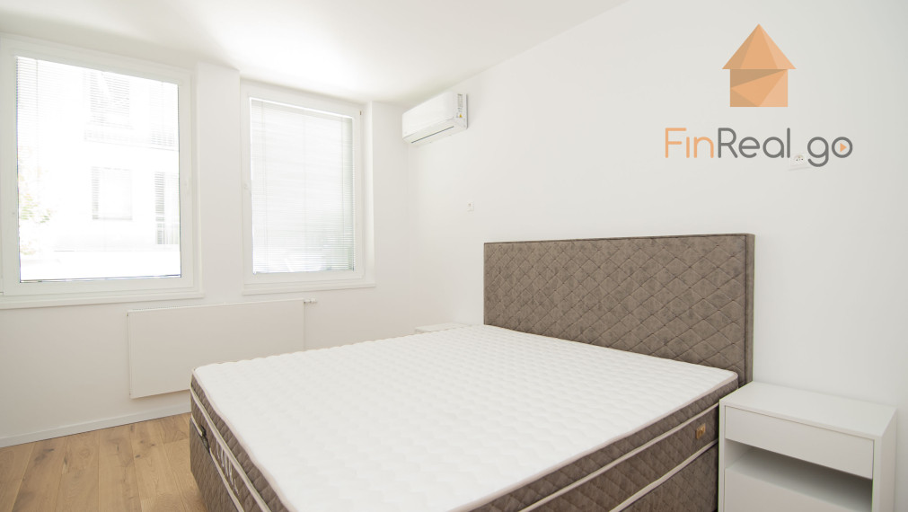 Prenájom 4-izb.byt 127m2 s terasou 53m2, Zámocká ul.-Staré Mesto,BAI