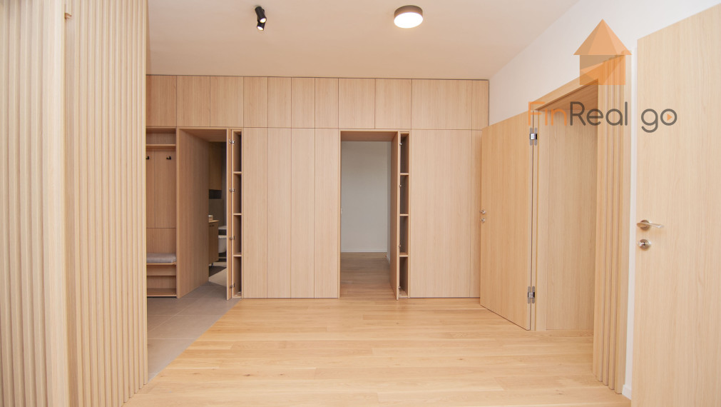 Prenájom 4-izb.byt 127m2 s terasou 53m2, Zámocká ul.-Staré Mesto,BAI