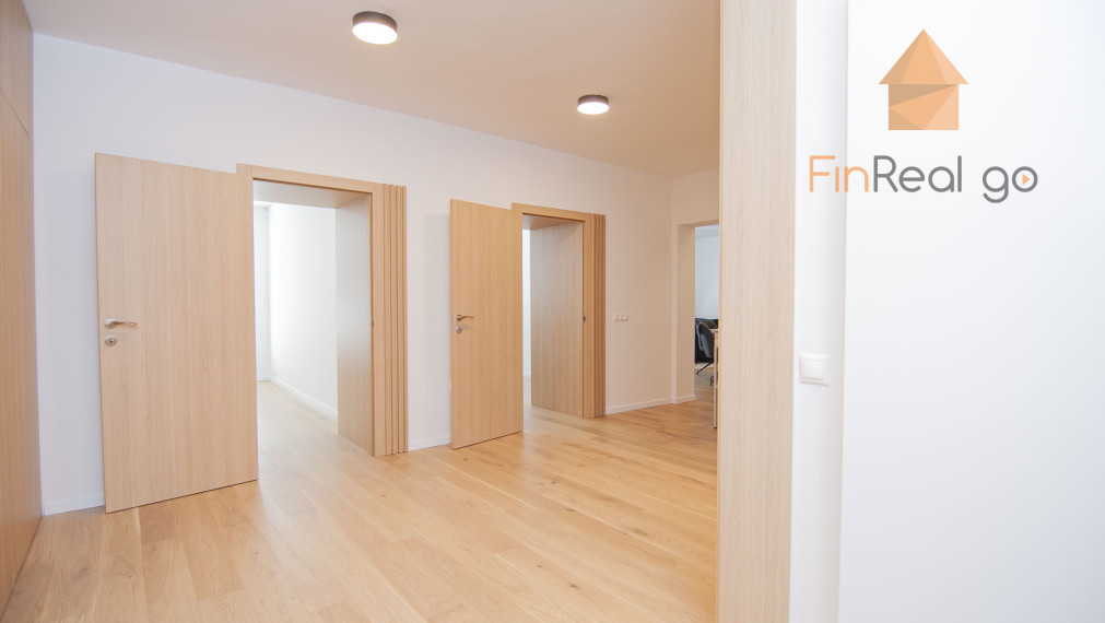 Prenájom 4-izb.byt 127m2 s terasou 53m2, Zámocká ul.-Staré Mesto,BAI