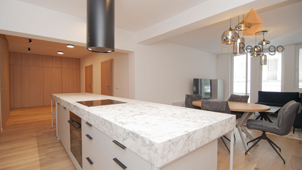 Prenájom 4-izb.byt 127m2 s terasou 53m2, Zámocká ul.-Staré Mesto,BAI