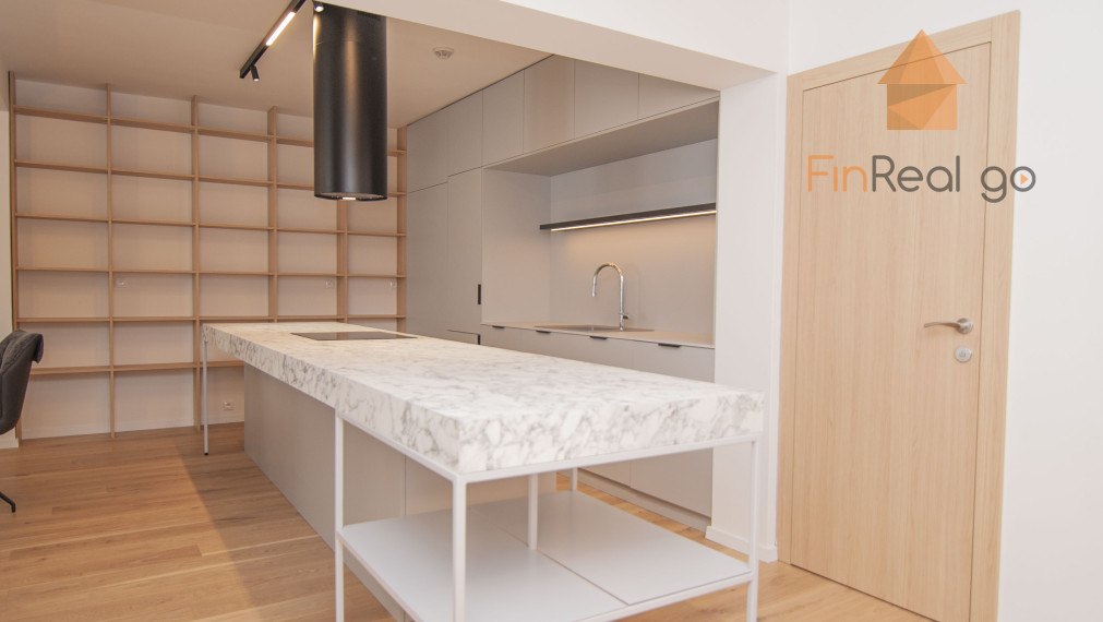 Prenájom 4-izb.byt 127m2 s terasou 53m2, Zámocká ul.-Staré Mesto,BAI