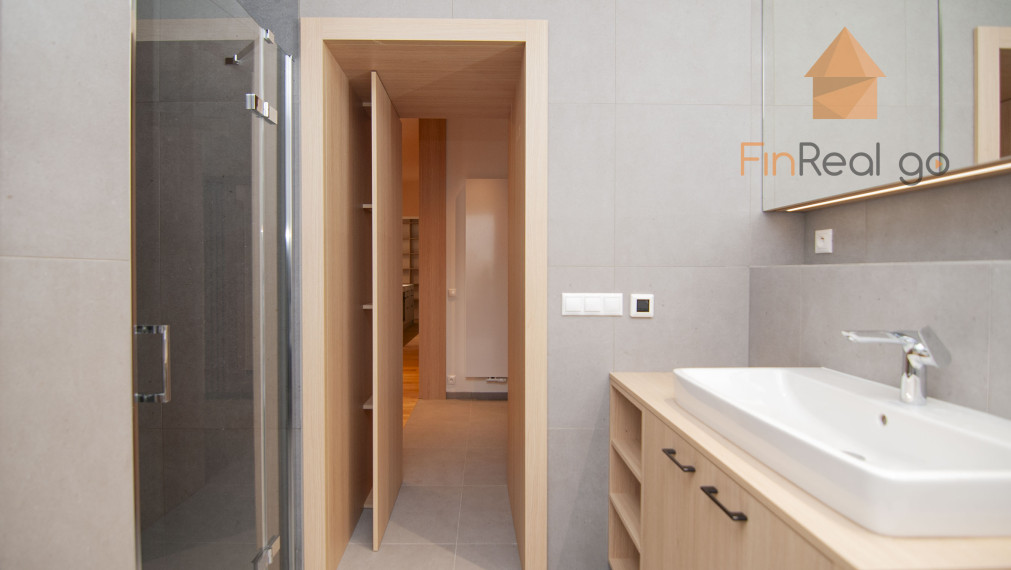 Prenájom 4-izb.byt 127m2 s terasou 53m2, Zámocká ul.-Staré Mesto,BAI