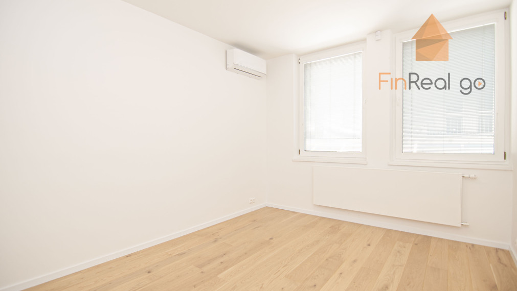 Prenájom 4-izb.byt 127m2 s terasou 53m2, Zámocká ul.-Staré Mesto,BAI