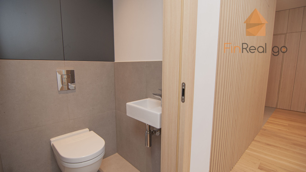 Prenájom 4-izb.byt 127m2 s terasou 53m2, Zámocká ul.-Staré Mesto,BAI