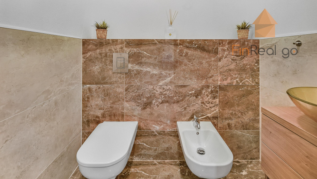 REZERVOVANÉ - RD bungalov Rovinka 170m2, dvojgaráž, 715m2 pozemok, krásne upravená záhrada, záhradný domček