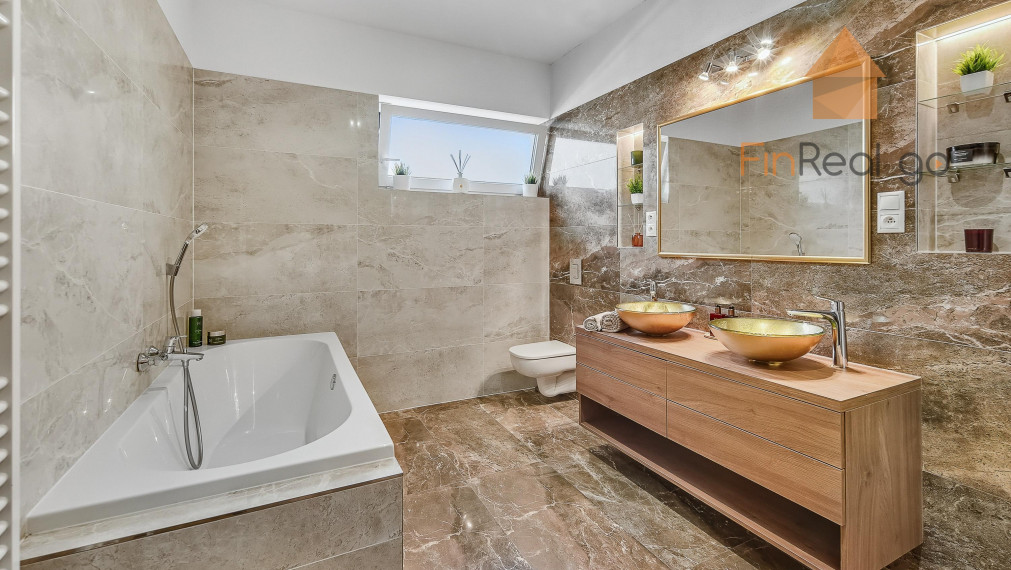 REZERVOVANÉ - RD bungalov Rovinka 170m2, dvojgaráž, 715m2 pozemok, krásne upravená záhrada, záhradný domček