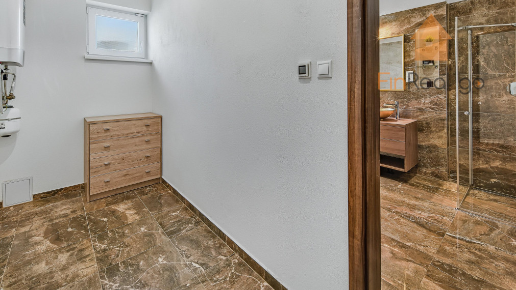 REZERVOVANÉ - RD bungalov Rovinka 170m2, dvojgaráž, 715m2 pozemok, krásne upravená záhrada, záhradný domček