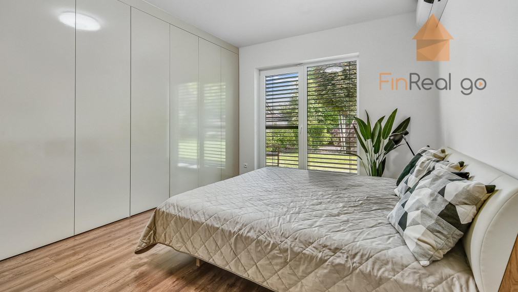 REZERVOVANÉ - RD bungalov Rovinka 170m2, dvojgaráž, 715m2 pozemok, krásne upravená záhrada, záhradný domček