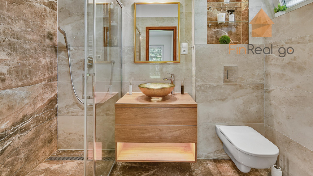 REZERVOVANÉ - RD bungalov Rovinka 170m2, dvojgaráž, 715m2 pozemok, krásne upravená záhrada, záhradný domček