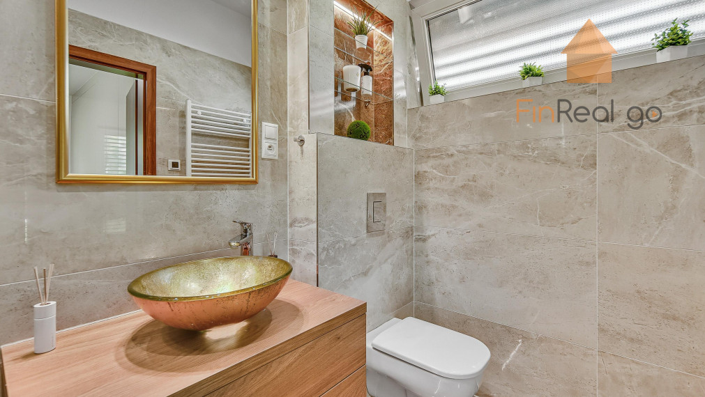 REZERVOVANÉ - RD bungalov Rovinka 170m2, dvojgaráž, 715m2 pozemok, krásne upravená záhrada, záhradný domček