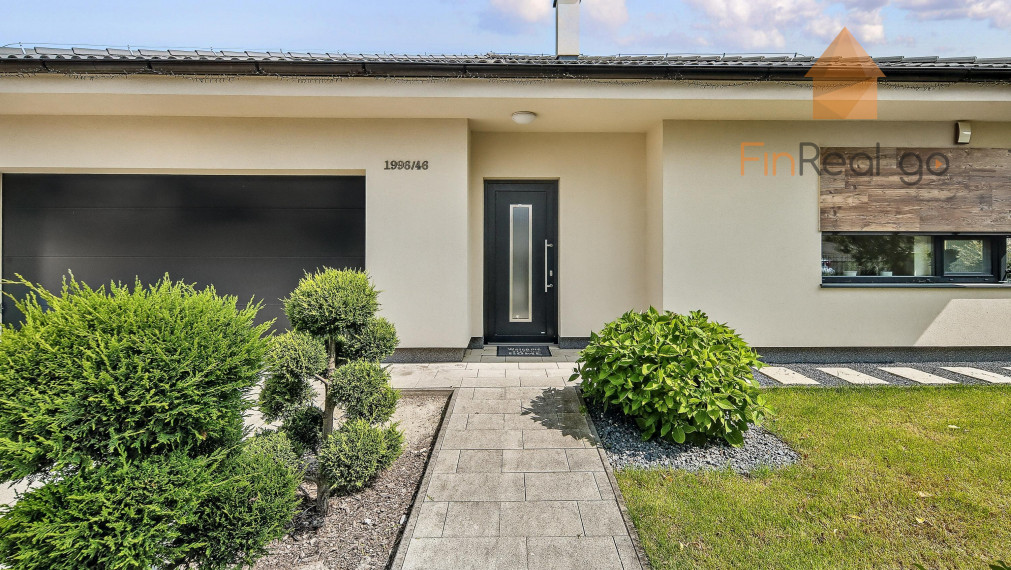 REZERVOVANÉ - RD bungalov Rovinka 170m2, dvojgaráž, 715m2 pozemok, krásne upravená záhrada, záhradný domček