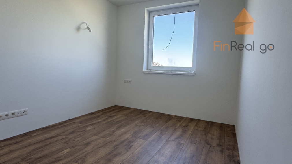 Predaj - skolaudovaná novostavba RD s 2 bytovými jednotkami, 102m2 úžitková plocha, 381m2 pozemok, Hrubá Borša