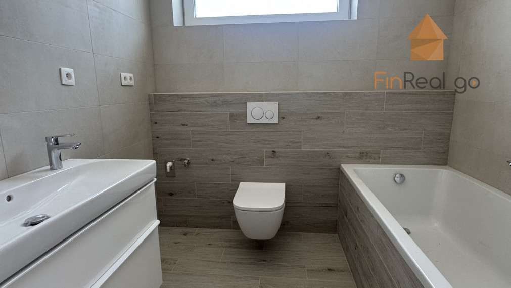 Predaj - skolaudovaná novostavba RD s 2 bytovými jednotkami, 102m2 úžitková plocha, 381m2 pozemok, Hrubá Borša