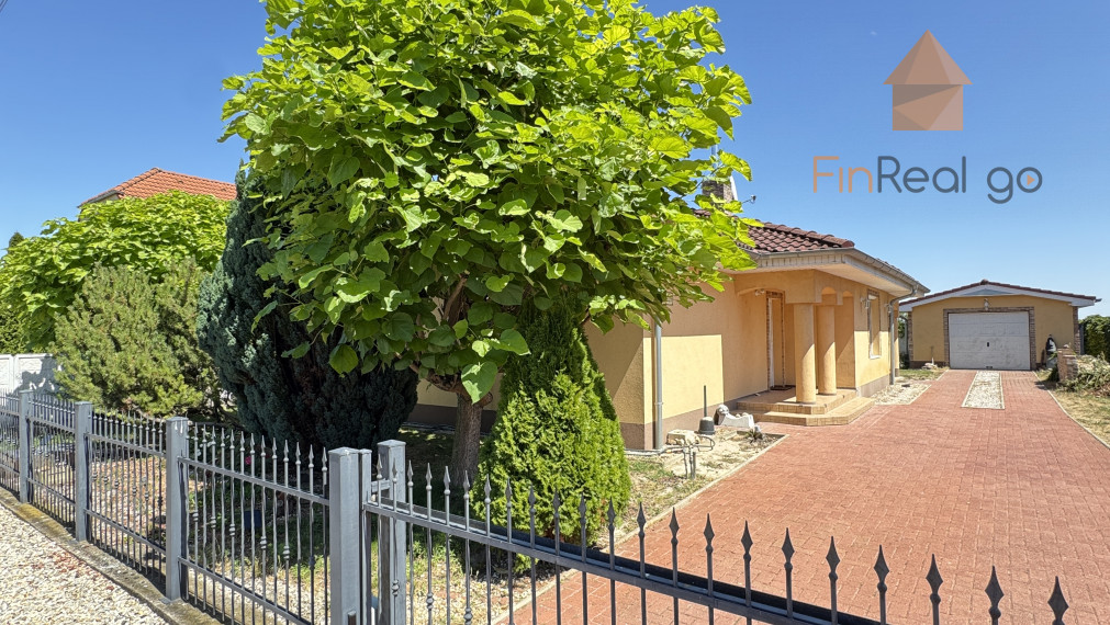 FINREALGO - NA PREDAJ - 3i Rodinný Dom v Trhová  Hradská so záhradou - 20 ročná stavba v tichej ulici