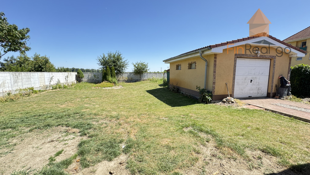 FINREALGO - NA PREDAJ - 3i Rodinný Dom v Trhová  Hradská so záhradou - 20 ročná stavba v tichej ulici