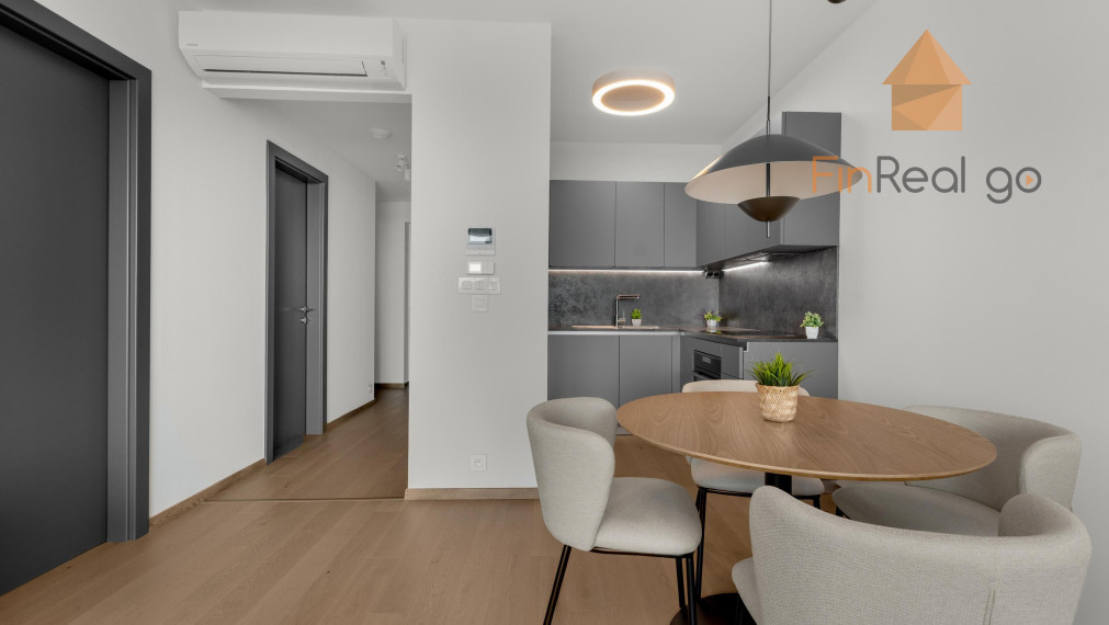 Prenájom 2-izb. byt Eurovea Tower, 8.p., 56m2 + 8m2 loggia, garážové státie