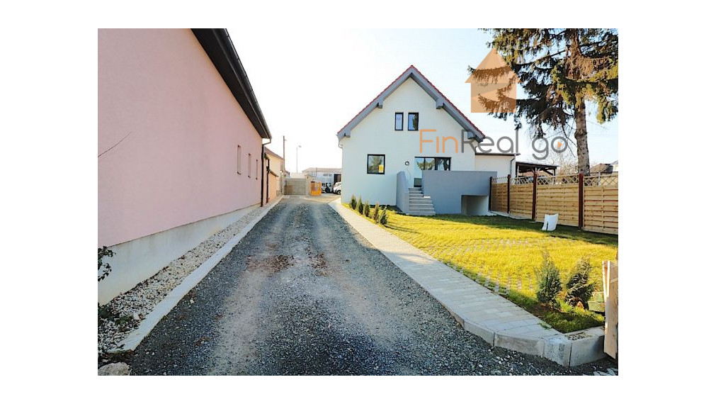 Predaj atypický priestranný byt s predzáhradkou a parkovacím miestom, Devínska Nová Ves