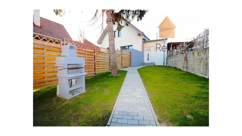 Predaj atypický priestranný byt s predzáhradkou a parkovacím miestom, Devínska Nová Ves