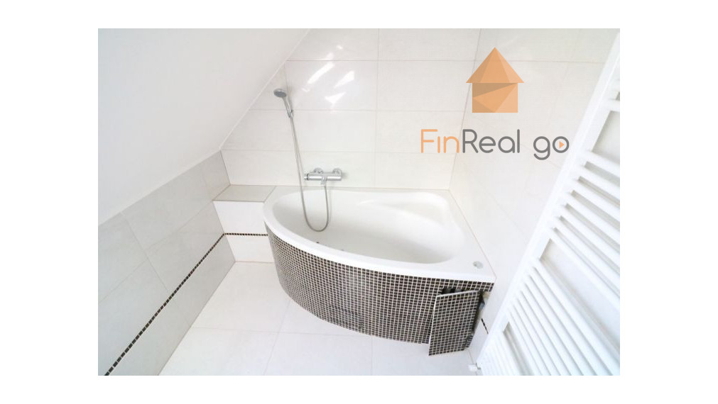 Predaj atypický priestranný byt s predzáhradkou a parkovacím miestom, Devínska Nová Ves