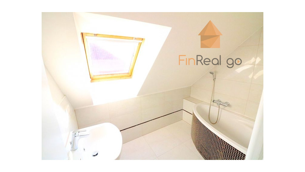 Predaj atypický priestranný byt s predzáhradkou a parkovacím miestom, Devínska Nová Ves