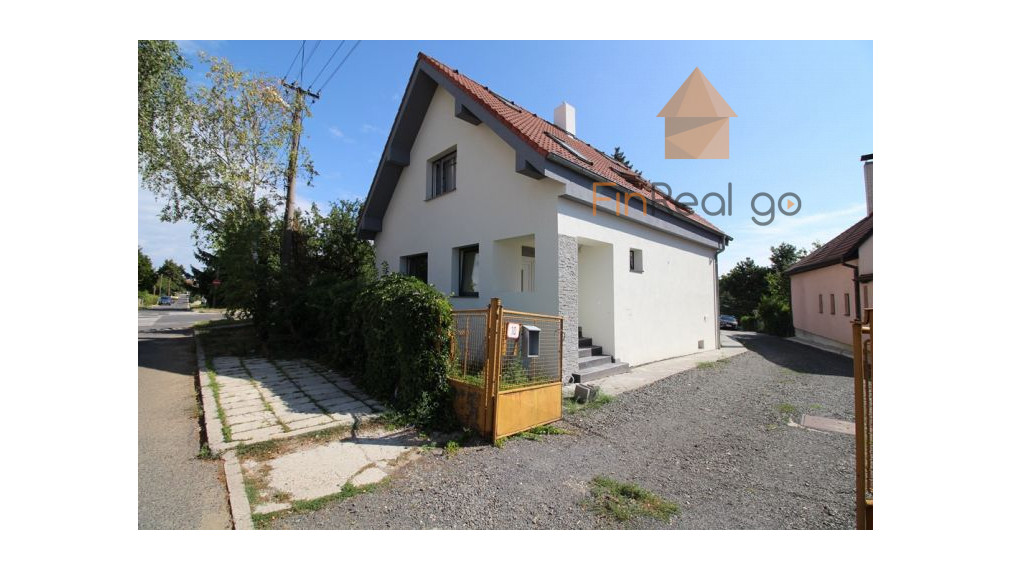 Predaj atypický priestranný byt s predzáhradkou a parkovacím miestom, Devínska Nová Ves