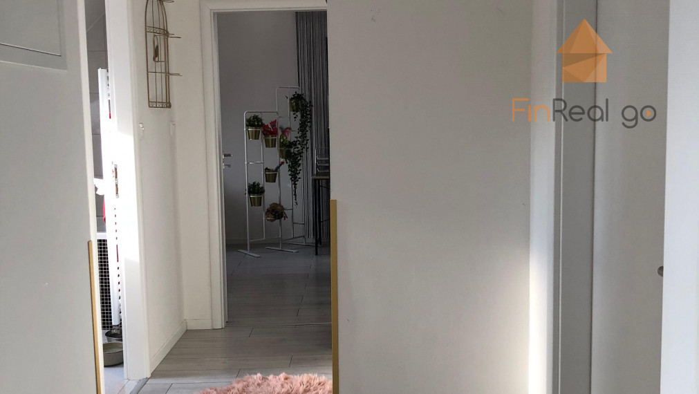 Predaj atypický priestranný byt s predzáhradkou a parkovacím miestom, Devínska Nová Ves