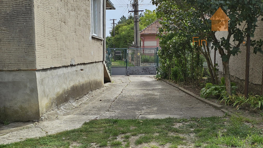 PREDAJ, 3- izbový rodinný dom, Kalná nad Hronom, časť Kalná