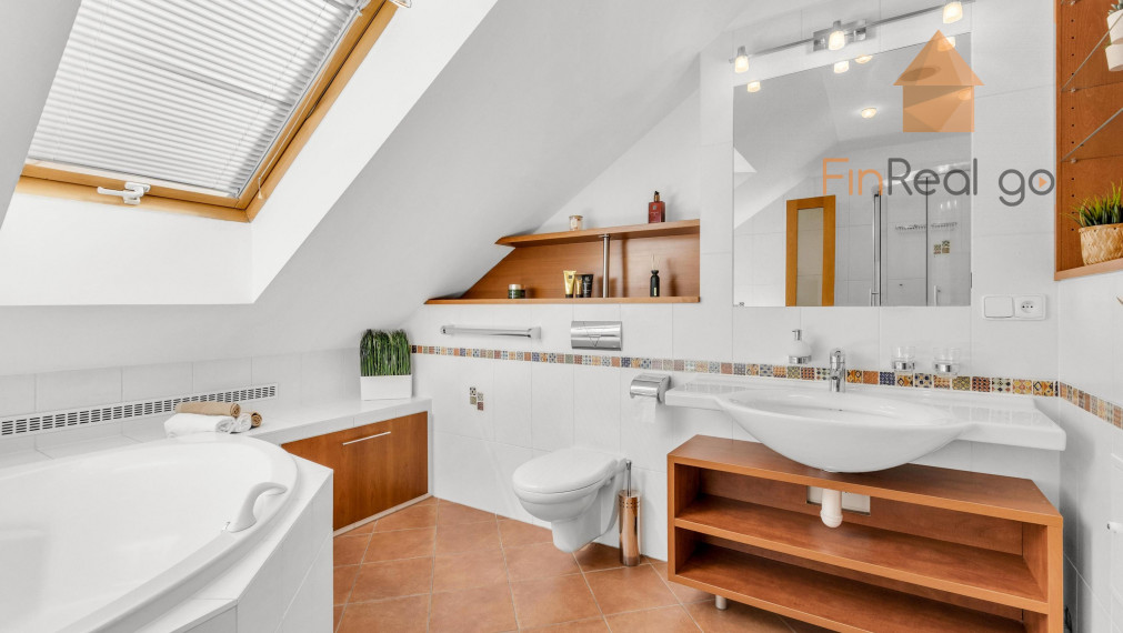 REZERVOVANÉ - podkrovný 3-izbový byt na Nivách, Súťažná