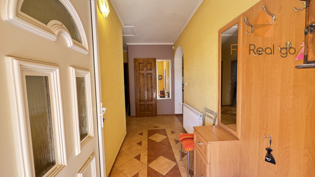 FINREALGO Znížená cena - NA PREDAJ - 3i Rodinný Dom v Trhová  Hradská so záhradou - 20 ročná stavba v tichej ulici