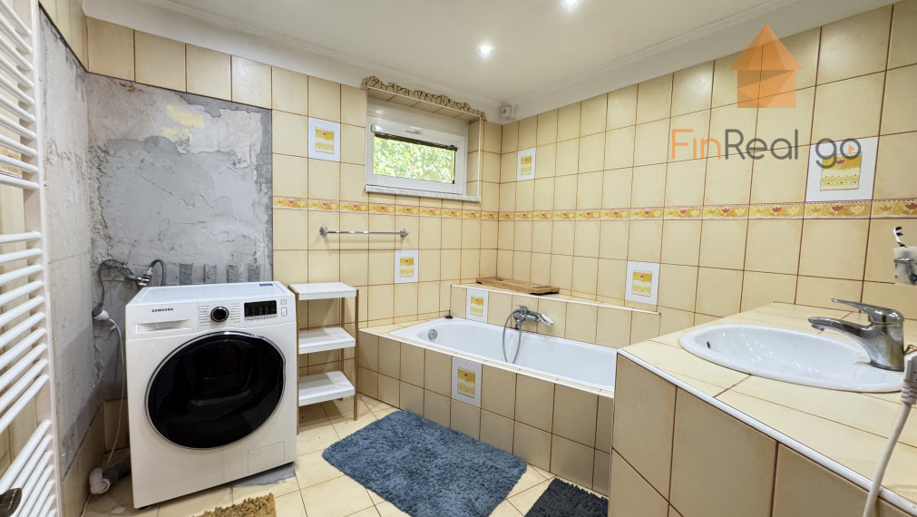 FINREALGO Znížená cena - NA PREDAJ - 3i Rodinný Dom v Trhová  Hradská so záhradou - 20 ročná stavba v tichej ulici