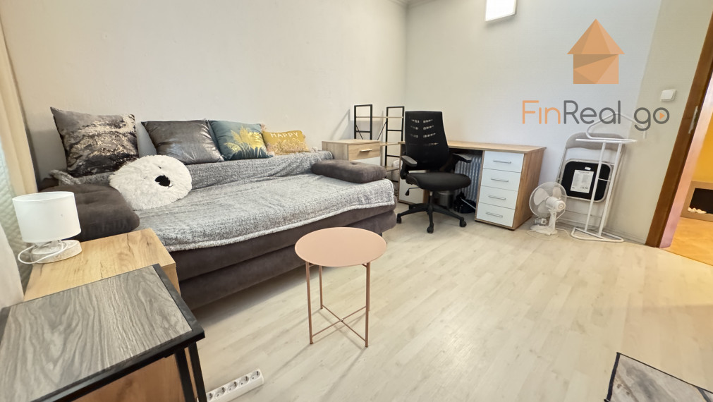 FINREALGO Znížená cena - NA PREDAJ - 3i Rodinný Dom v Trhová  Hradská so záhradou - 20 ročná stavba v tichej ulici