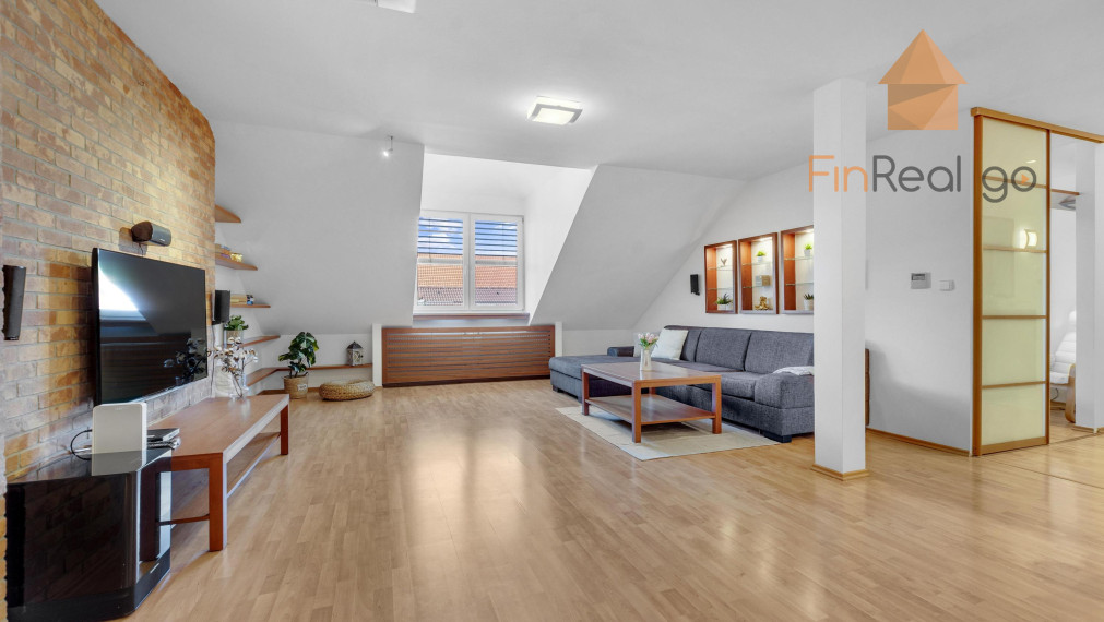 PREDAJ - podkrovný 3-izbový byt na Nivách - 500 bytov, Súťažná