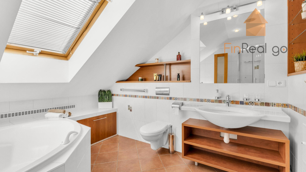 PREDAJ - podkrovný 3-izbový byt na Nivách - 500 bytov, Súťažná