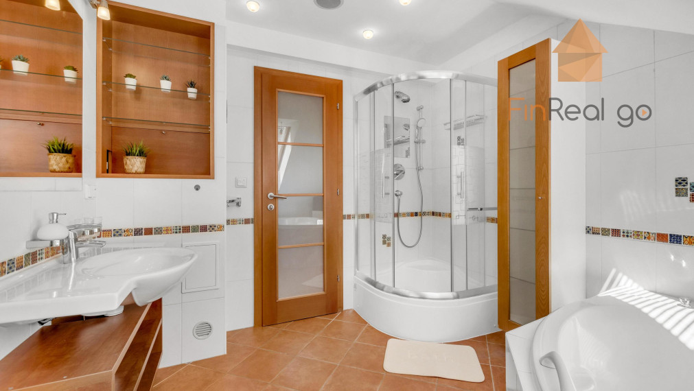 PREDAJ - podkrovný 3-izbový byt na Nivách - 500 bytov, Súťažná