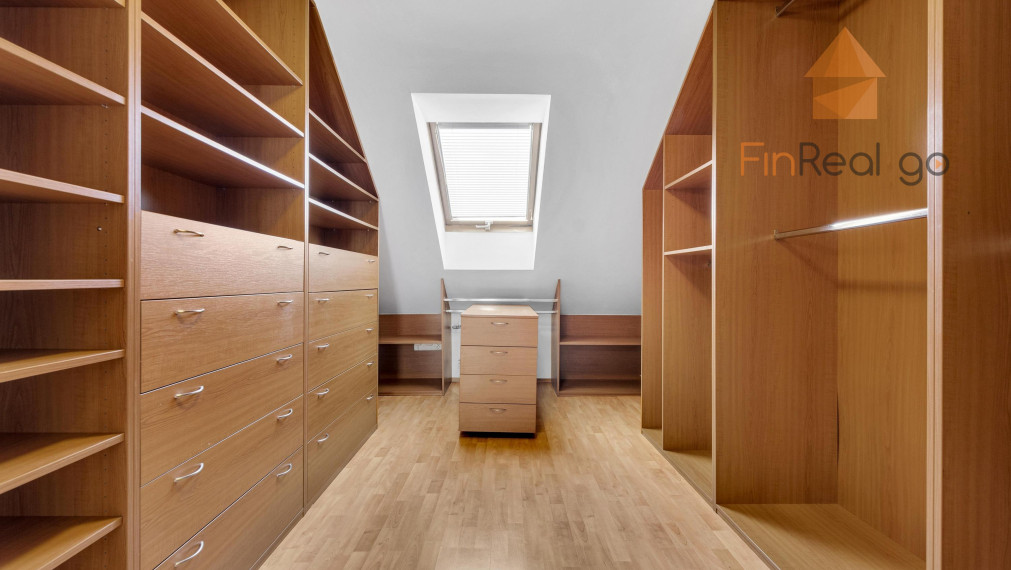 PREDAJ - podkrovný 3-izbový byt na Nivách - 500 bytov, Súťažná