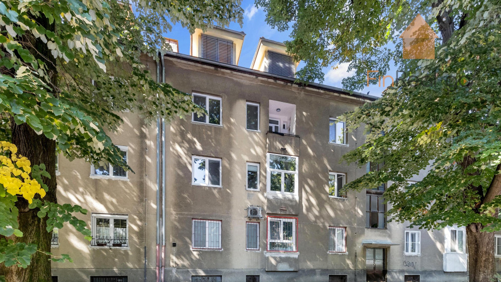 PREDAJ - podkrovný 3-izbový byt na Nivách - 500 bytov, Súťažná