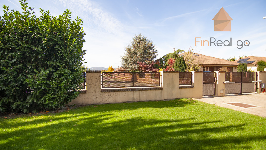 Predaj dom s bazénom, vírivkou, saunou, 792m2 pozemok-Slovenský Grob