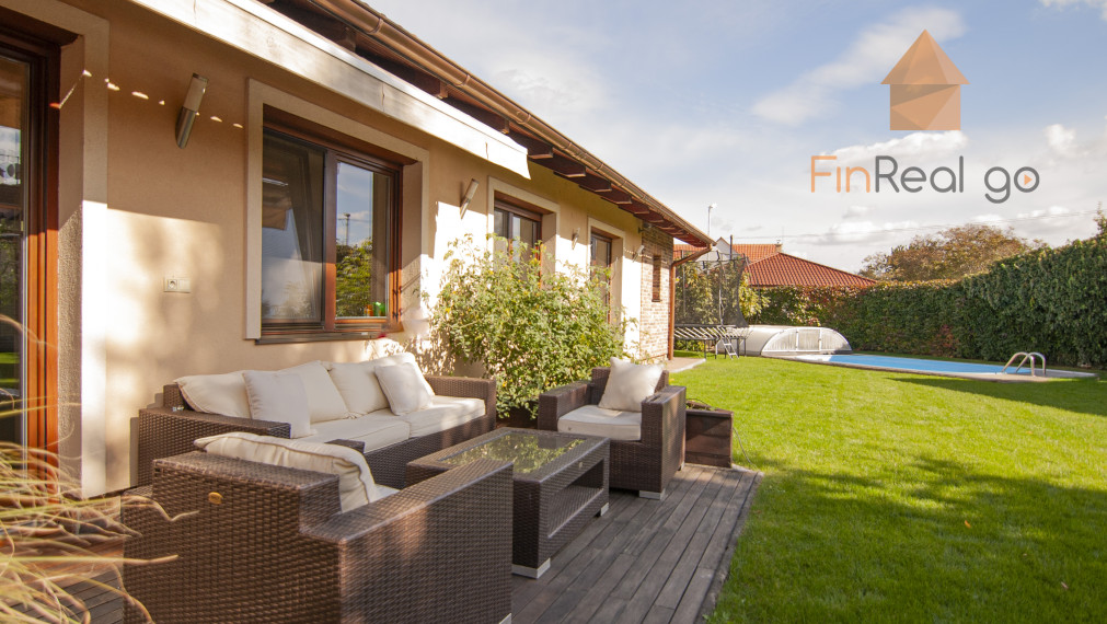 Predaj dom s bazénom, vírivkou, saunou, 792m2 pozemok-Slovenský Grob