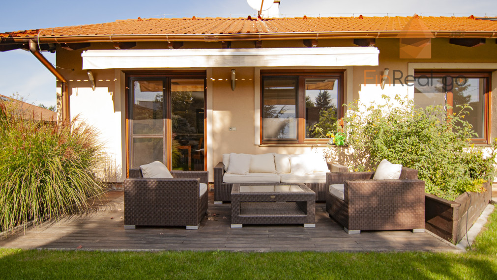 Predaj dom s bazénom, vírivkou, saunou, 792m2 pozemok-Slovenský Grob