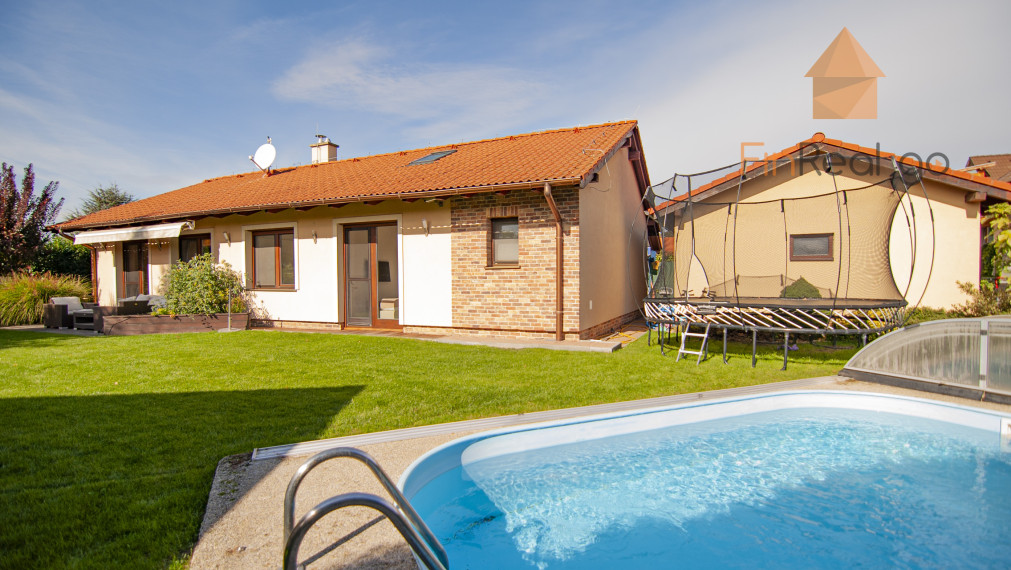 Predaj dom s bazénom, vírivkou, saunou, 792m2 pozemok-Slovenský Grob